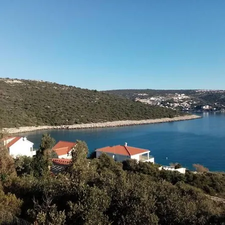 Bernard Sea View *